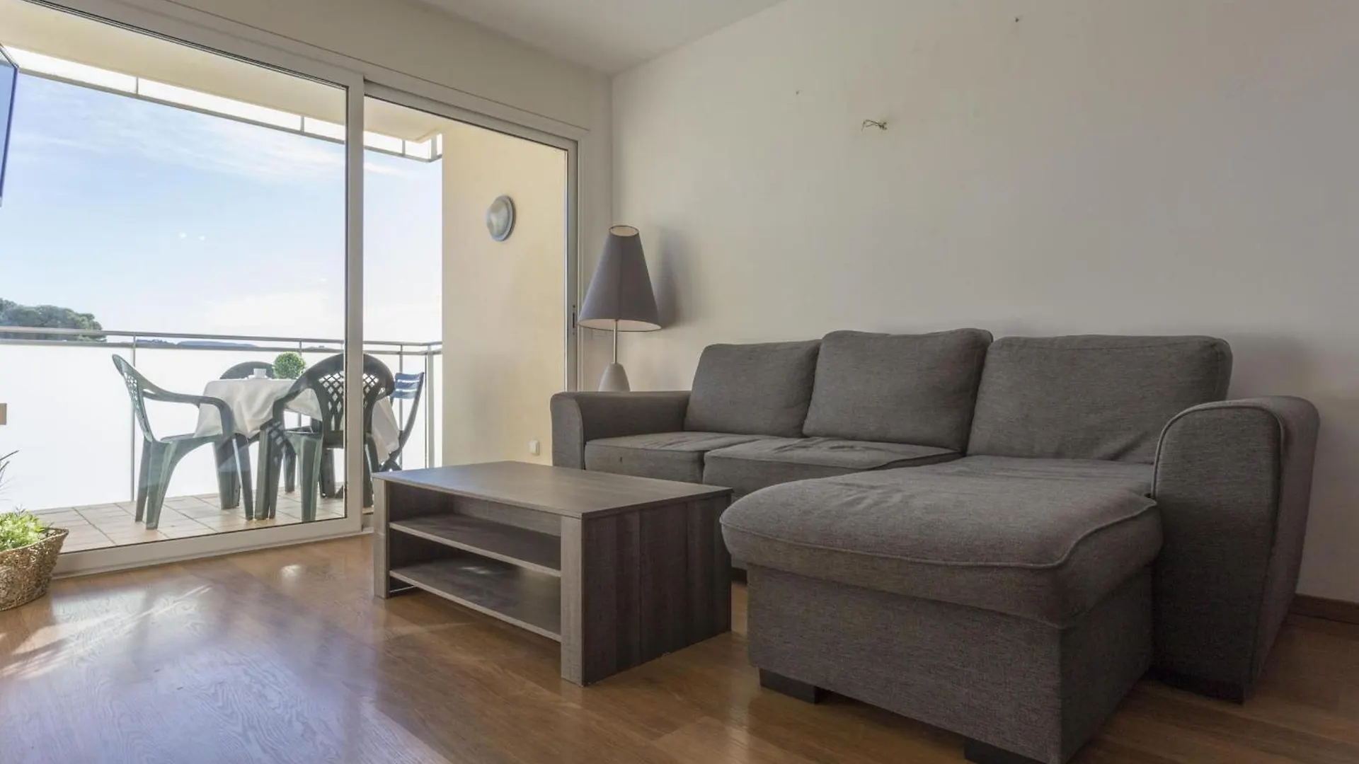 Apartamento A 30M De La Playa De Riells, Para 4 Personas, Con Terraza Y Parking. - Es-325-14 톨로엘라데몽트그리 아파트